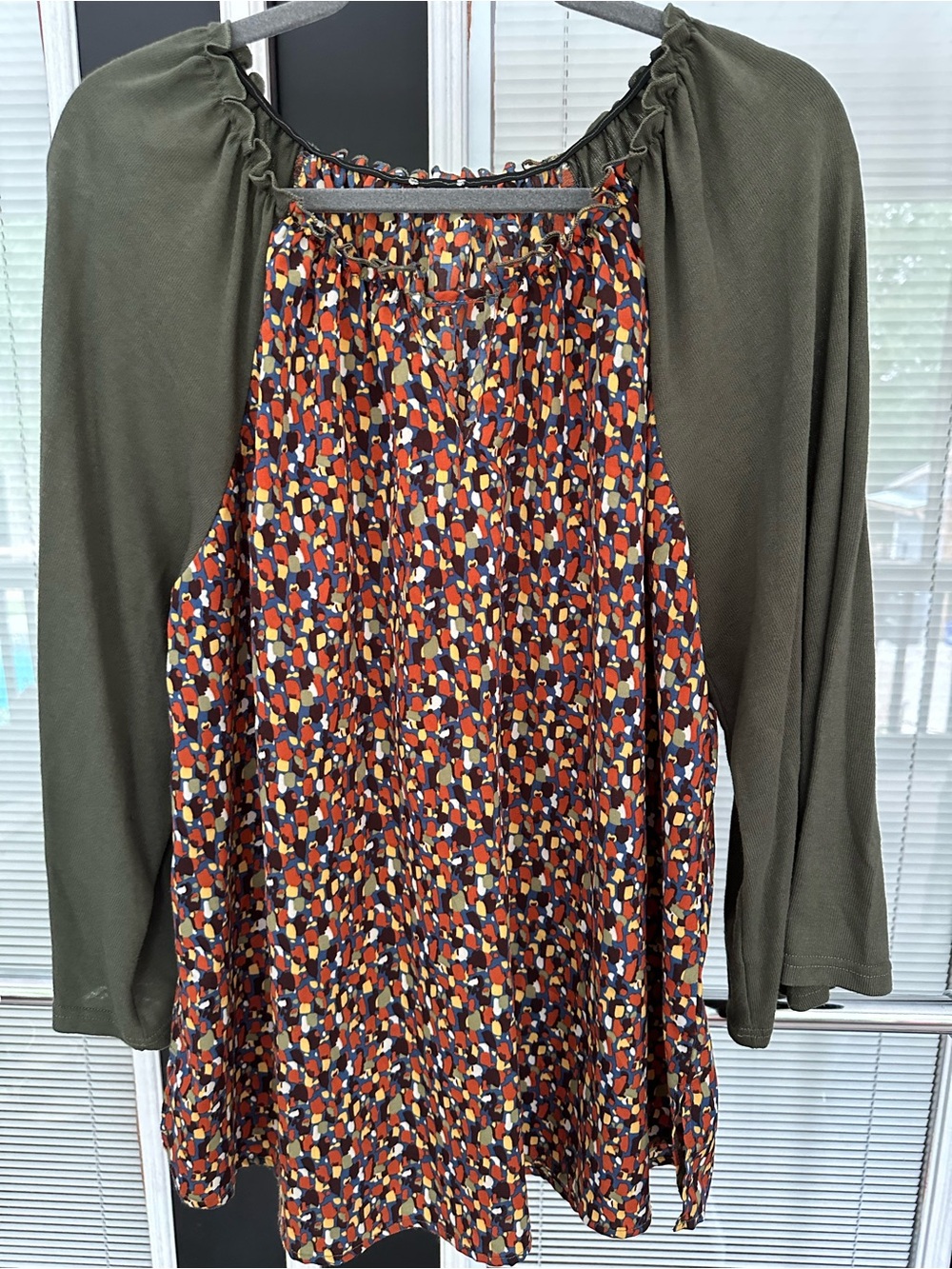 Size 2X unbranded Boho Multicolor Printed Blouse w/ Olive Sleeves. Super comfy!